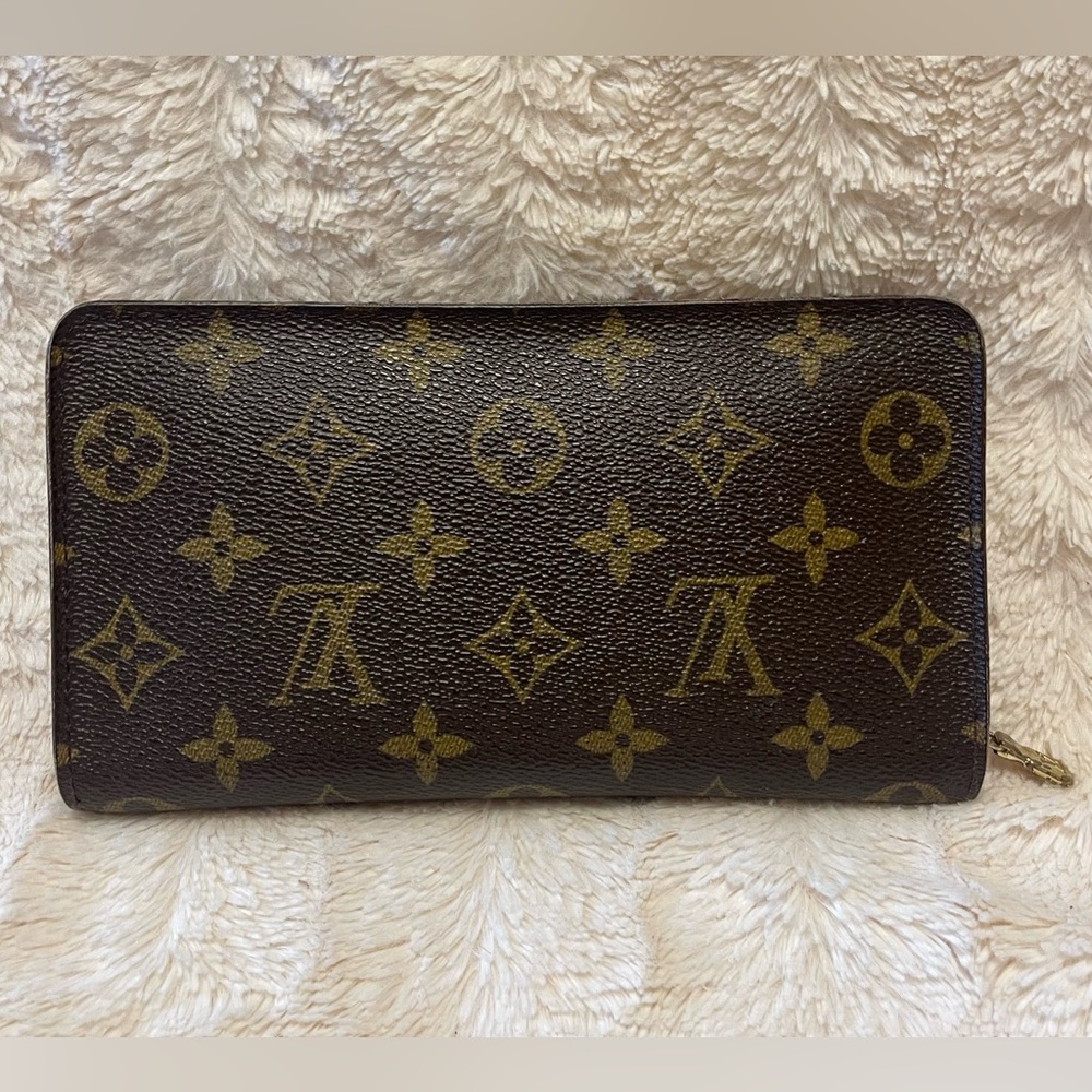 Louis Vuitton Vintage Monogram Zippy Wallet